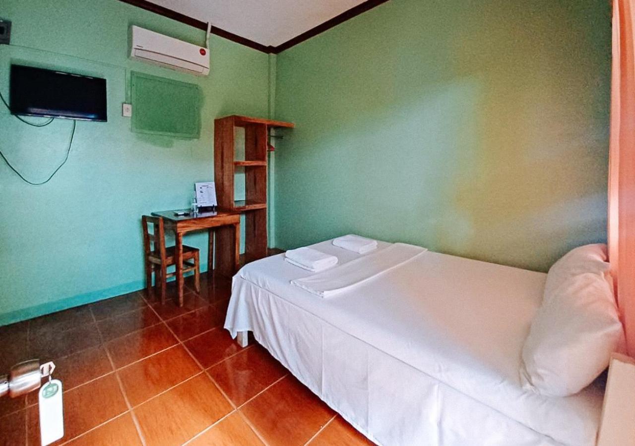 Reddoorz At July'S Haven Seaside Pension Camiguin Mambajao Exterior photo
